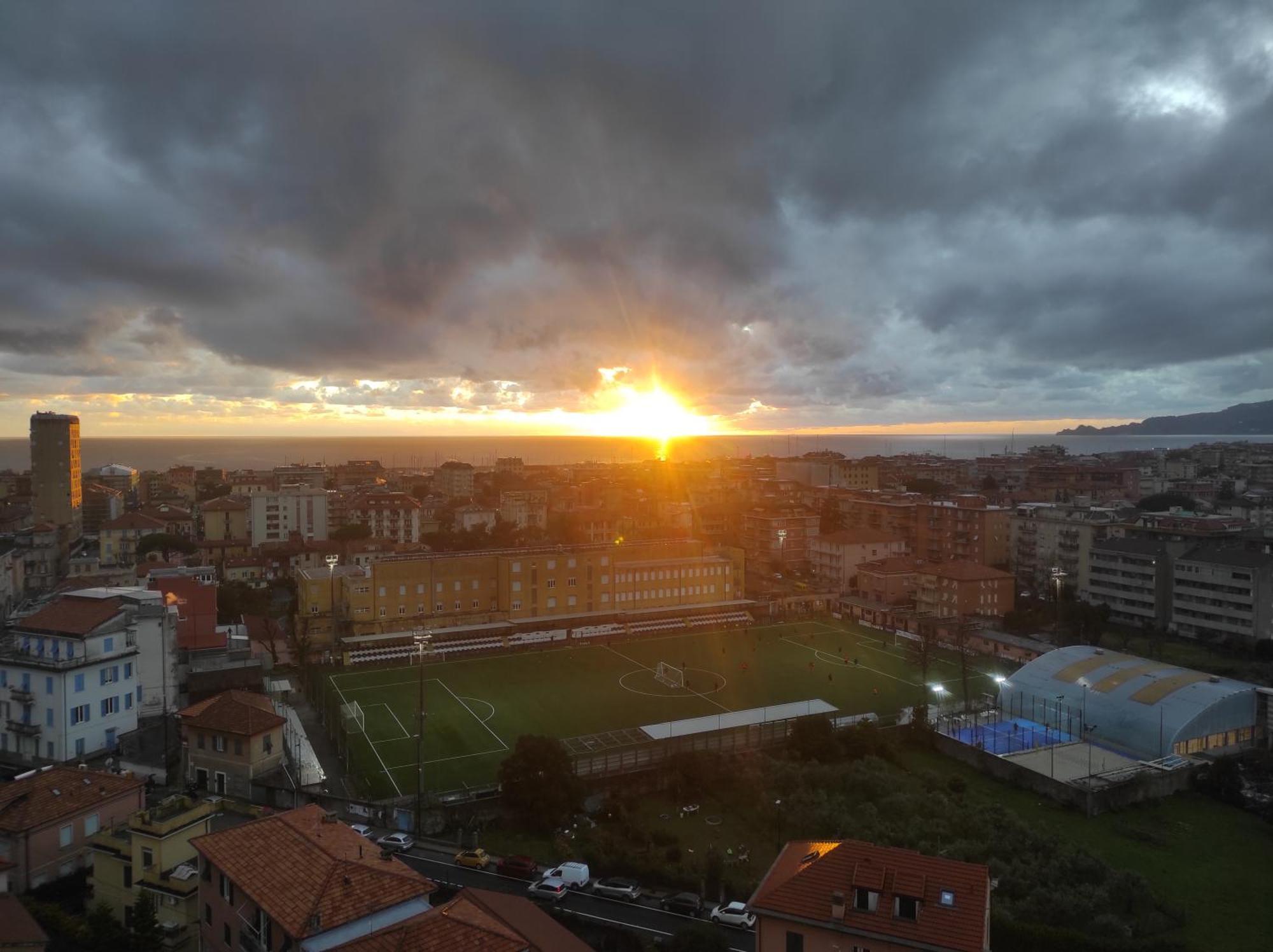 Super Vista Al Grattacielo Di Lavagna Apartman Kültér fotó
