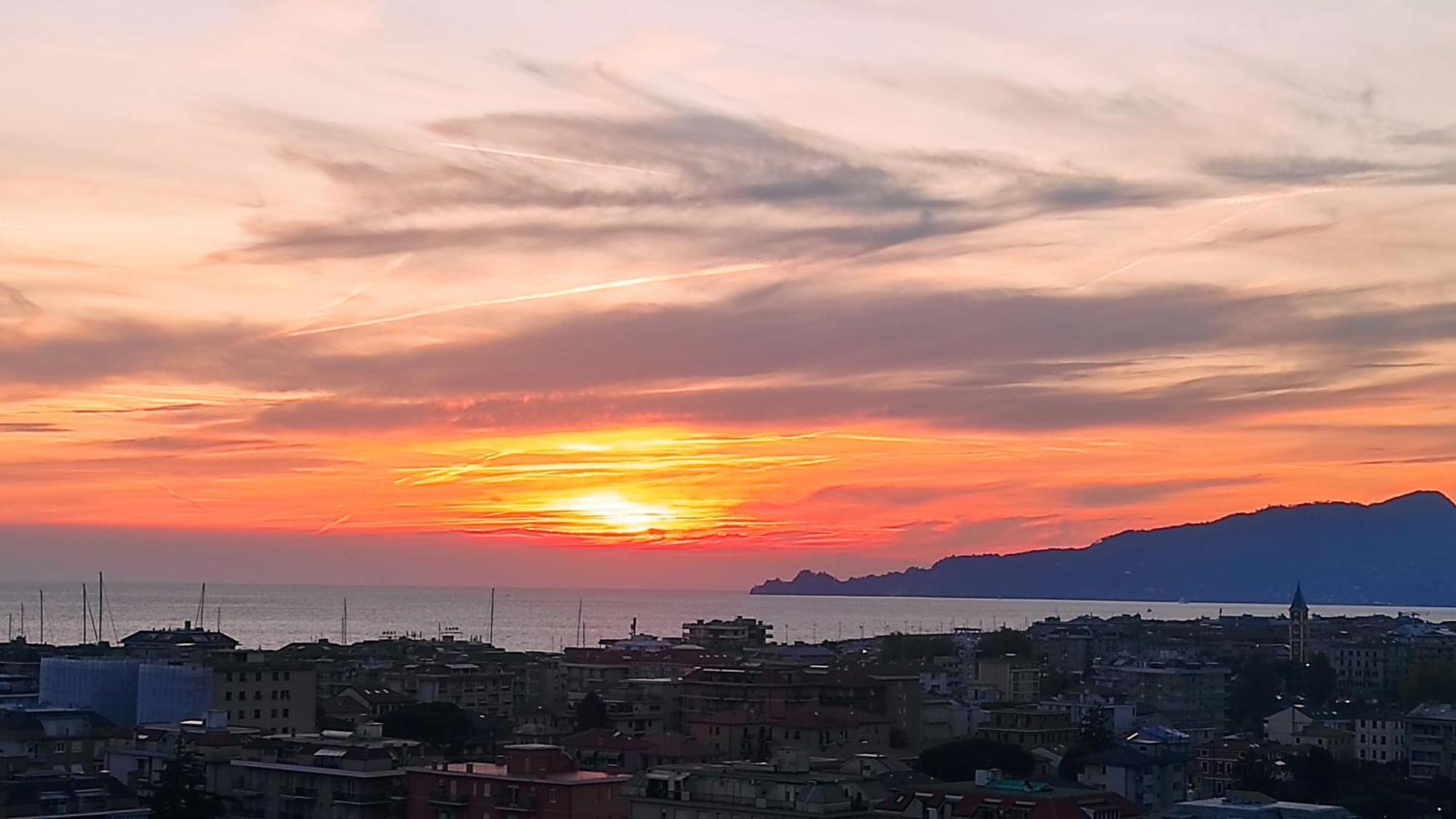 Super Vista Al Grattacielo Di Lavagna Apartman Kültér fotó