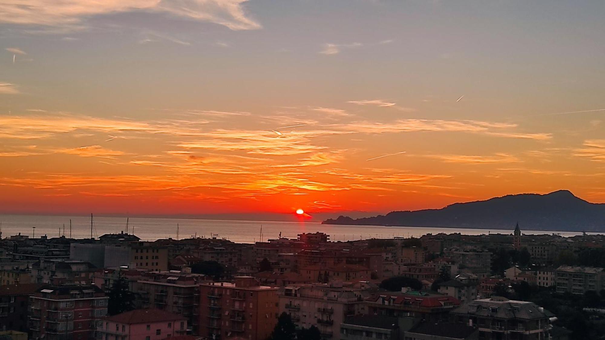 Super Vista Al Grattacielo Di Lavagna Apartman Kültér fotó